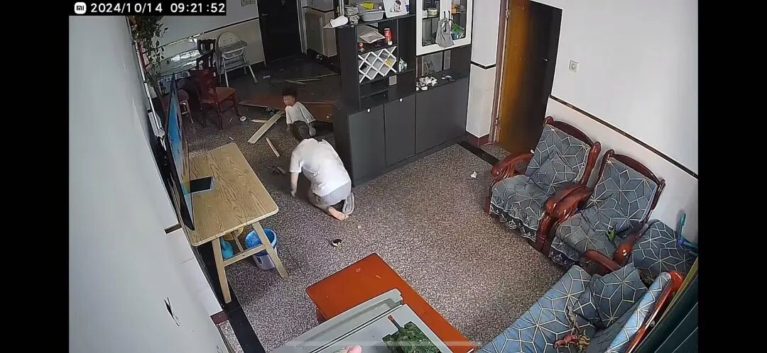 “国岳夫妇”捐30万现金给“烧伤妈妈”被指作秀，当事人：不影响做公益的心