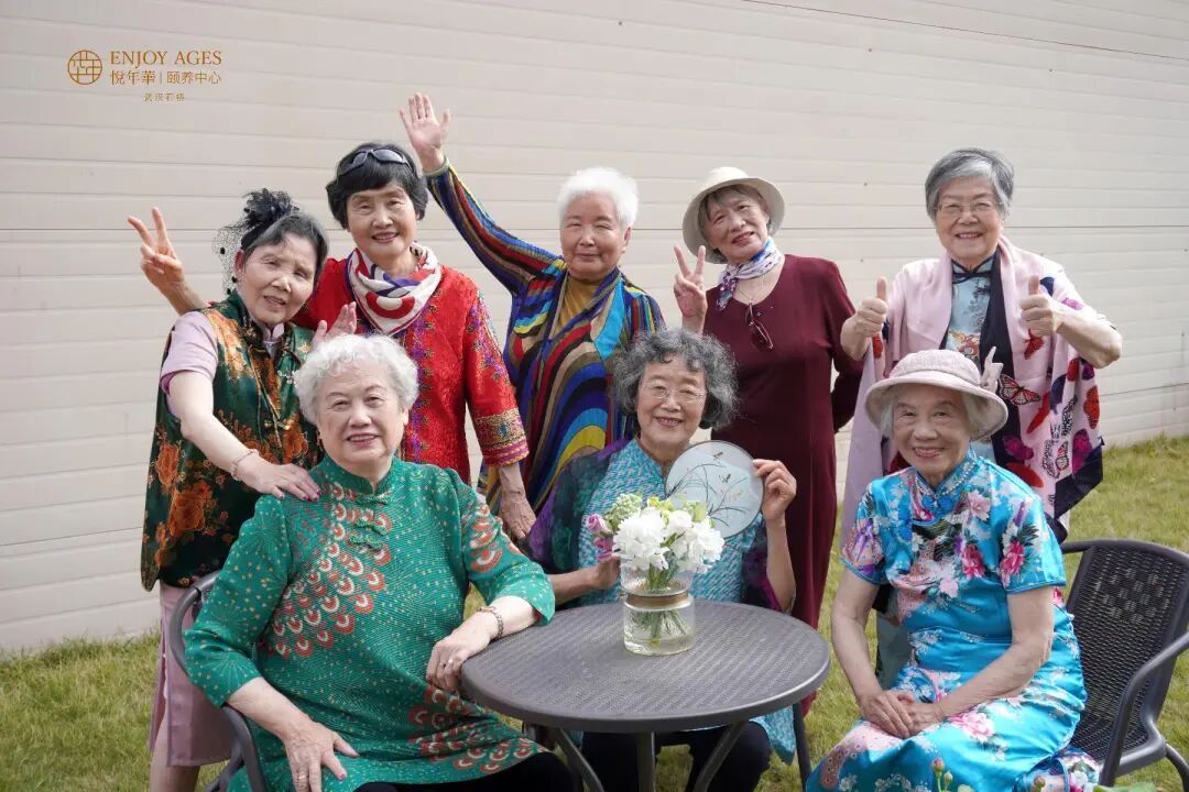 101岁老人拍短视频走红：年轻人做的事我们也能做