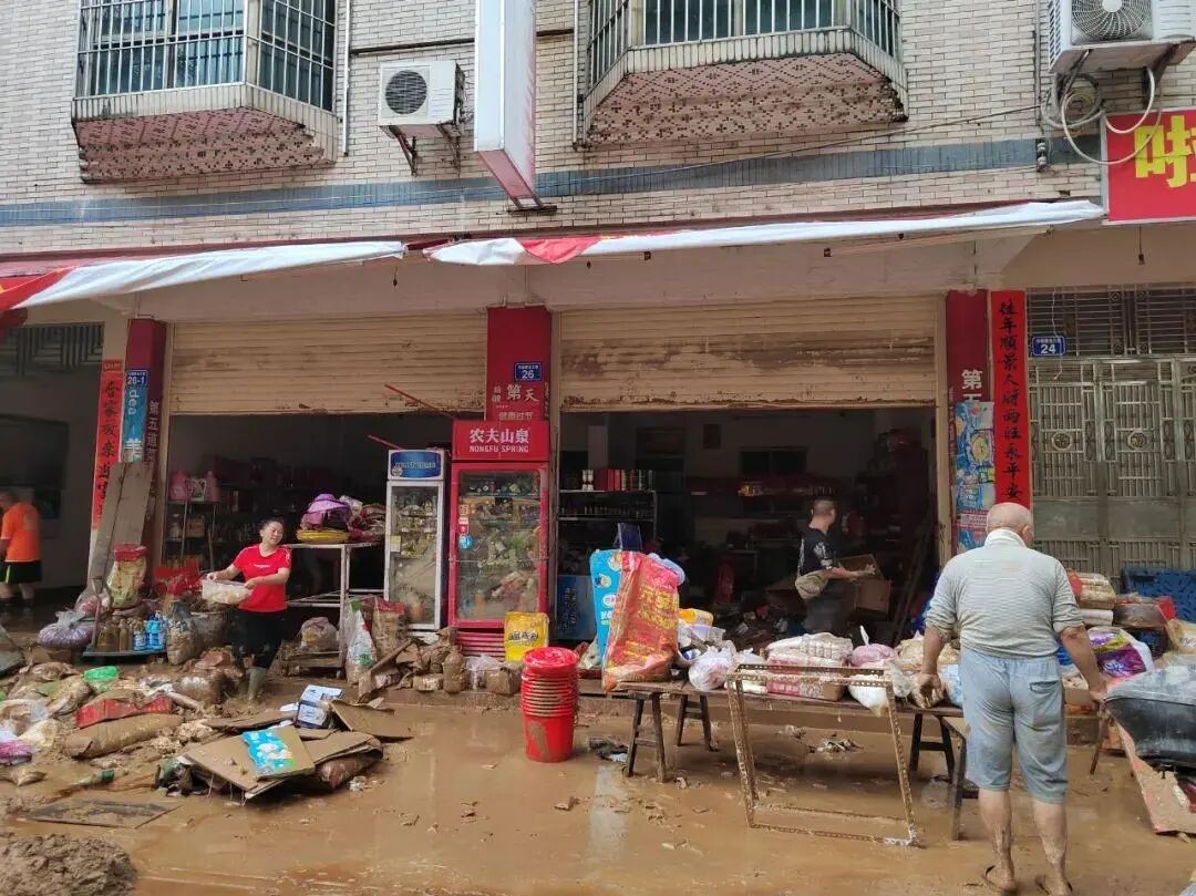 广东梅州村民讲述：洪水铲平房子，只剩石头和平地