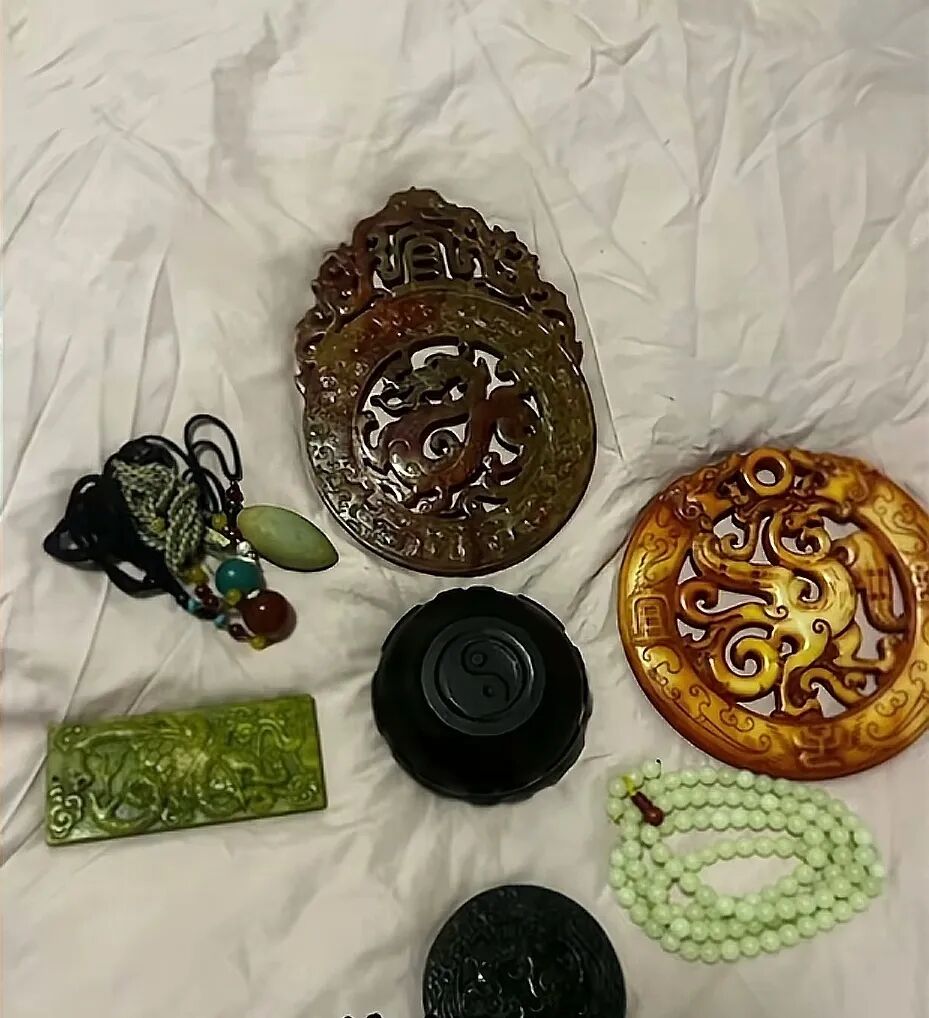 母亲在直播间花4万,母亲在“虚构剧情”直播间消费4万元，女儿：帮她醒悟她却气得离家..