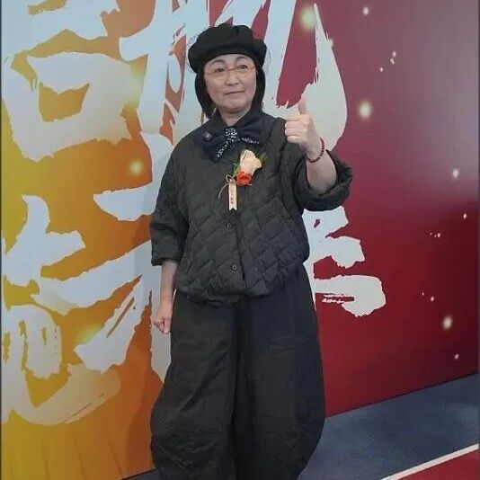 苑琼丹投资千万佛山开直播公司,阿叻赞曾志伟功成身退