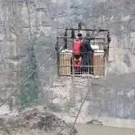 穿梭在昭通崇山峻岭间的摆渡人