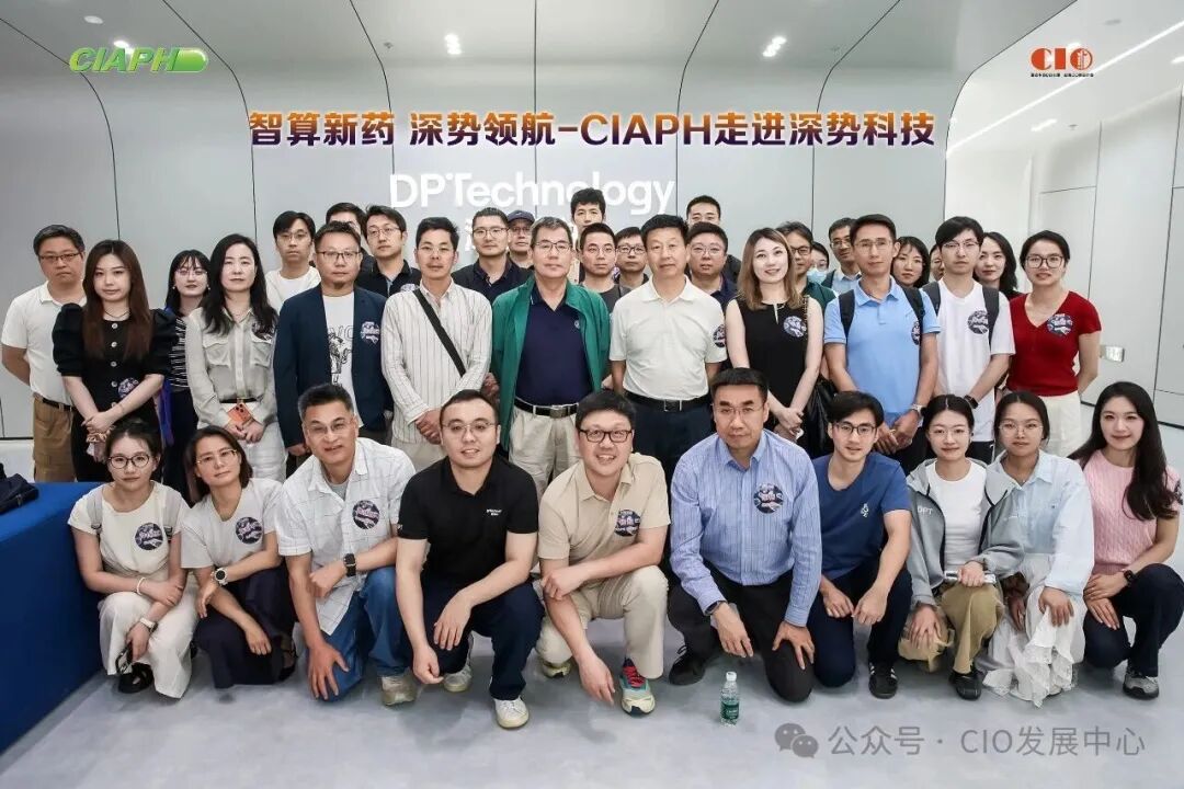 合影加字.jpg