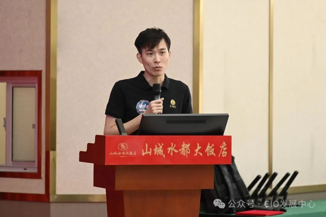 李少龙.jpg