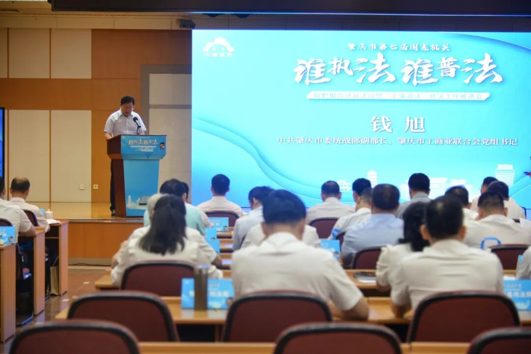 陈昕进行履职汇报市卫健局党组书记,局长李健艺进行履职汇报评议会上