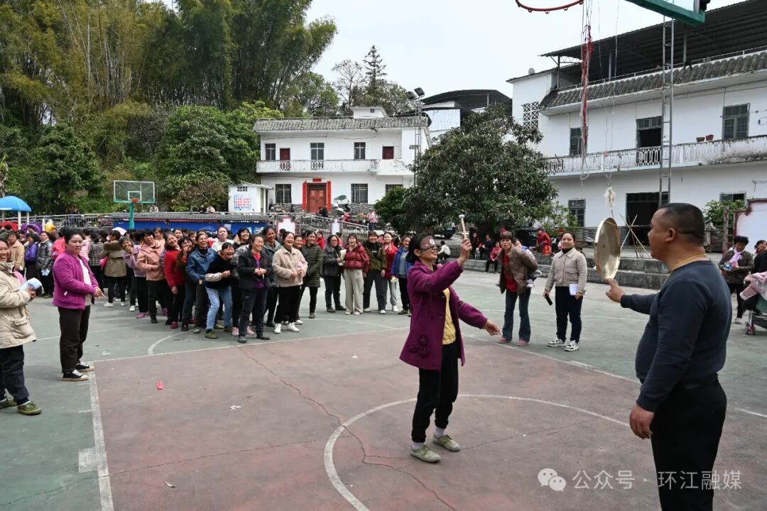 哪种最合你心意环江各乡镇各单位花式过三八妇女节