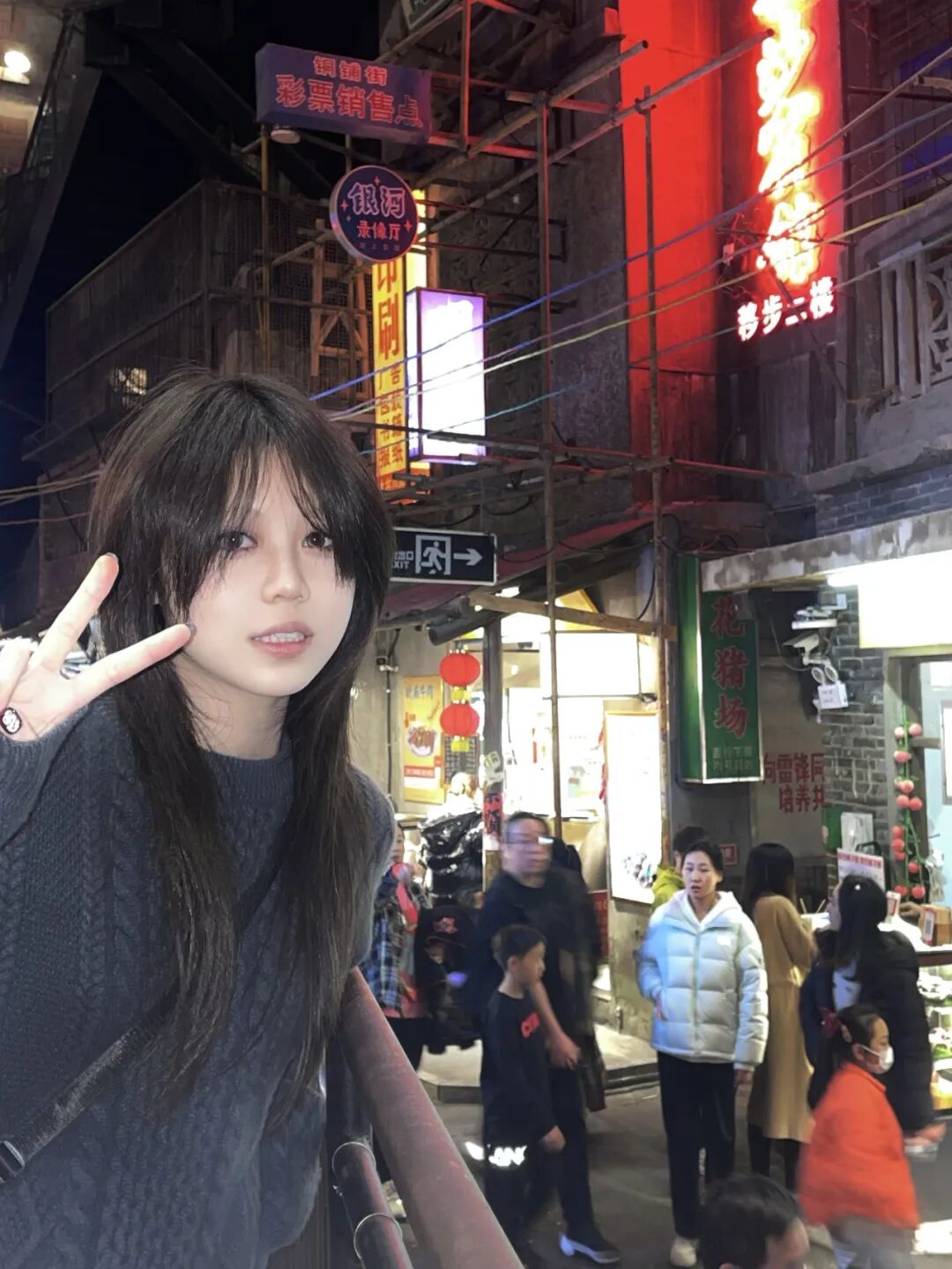 炖鸡汤,做奶茶,伦艺闻着味来了!