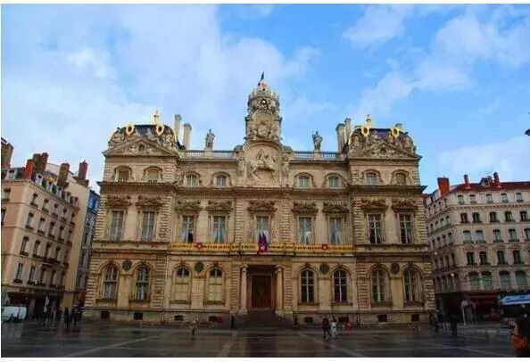 cnsmdl里昂高等音乐舞蹈学院推荐理由:世界十大音乐学院之一,法国顶级