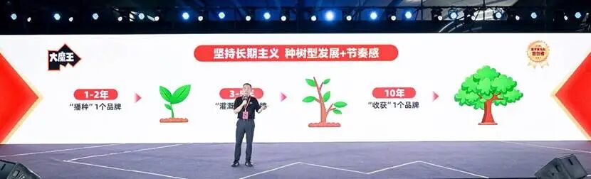 黑岩客户动态：增长400%登顶第一，拆解盐津铺子大魔王从0到1的战略密码(图9)