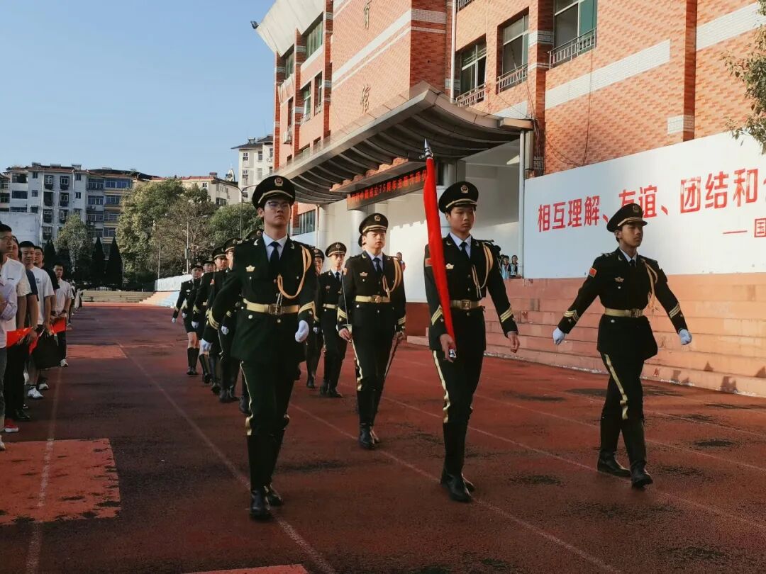 国旗飘扬映盛世，国庆欢歌颂华年——宜春实验中学开展国庆节主题系列活动
