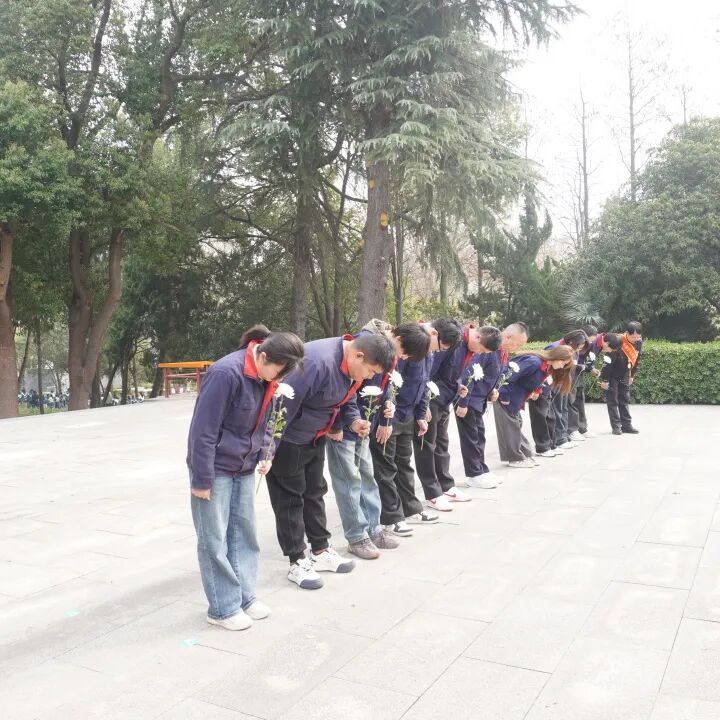 祭英烈 学党史 传精神 育新人