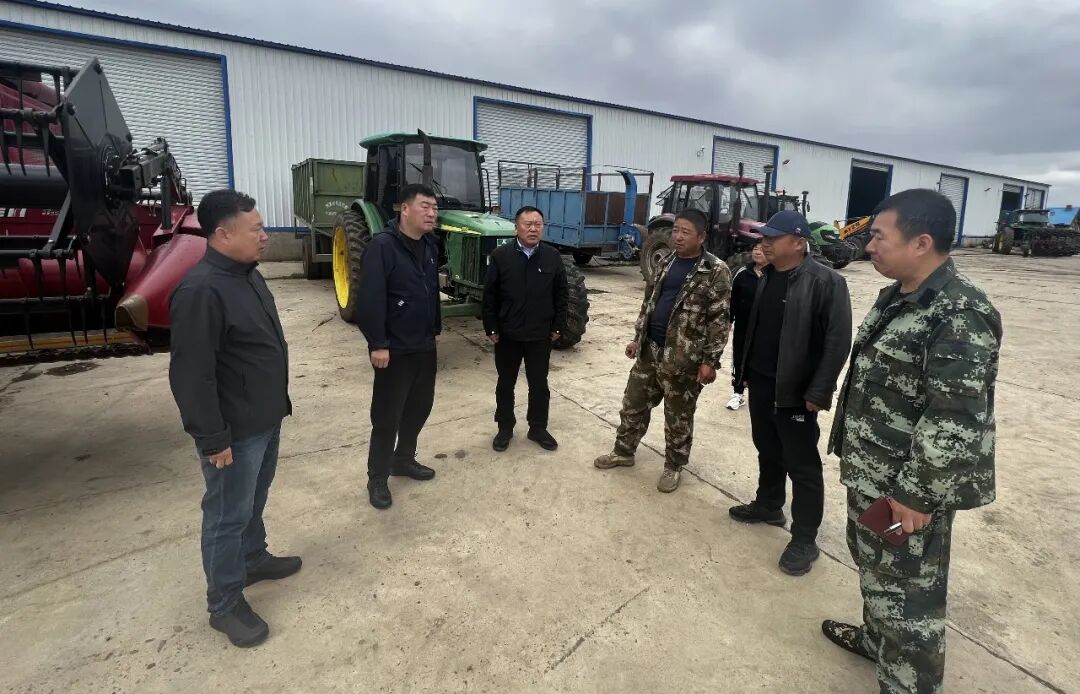 孙吴县委副书记政府县长检查调研乡村振兴和秋季防火工作