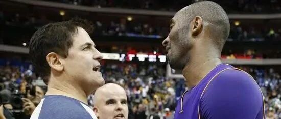 在NBA有一种霸气叫做退役三件球衣！至今仅三人做到，科比属意外