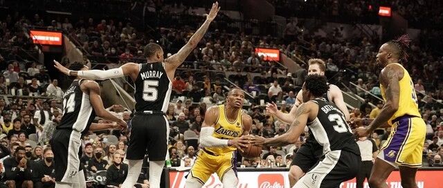 两连胜！威少轰33+10+8建功，NBA名宿：这才是湖人需要的威少