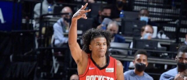 火箭9连败！状元坎宁安20+4，榜眼身穿姚明照片T恤，末节仅得0分