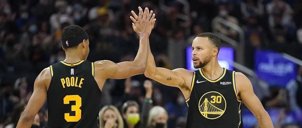 赢球爽！勇士官方晒主场成绩：连续10场赢两位数，无愧联盟第一！