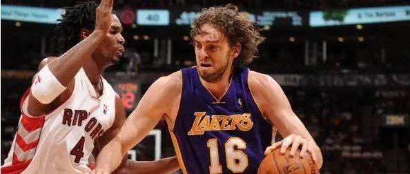 作为科比和詹姆斯的帮手，加索尔和波什谁更强？交手数据给出答案