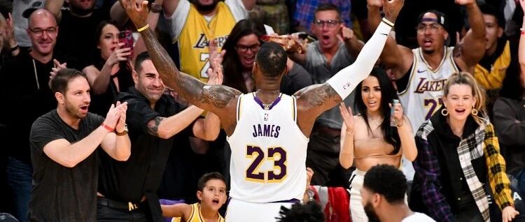 湖人夺冠！詹姆斯28分14板10助创纪录，历史前二有疑问？