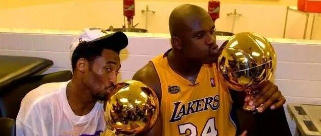 03年马刺淘汰三连冠的湖人，邓肯场均28分，奥尼尔和科比呢？