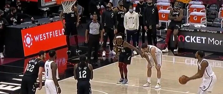 2次漏判+1次错判！篮网骑士裁判报告公布，塞克斯顿得感谢裁判