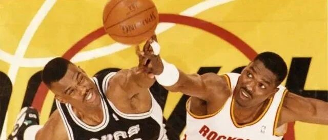 奥拉朱旺能打爆罗宾逊吗？对比48次交手数据，谁的表现更好？