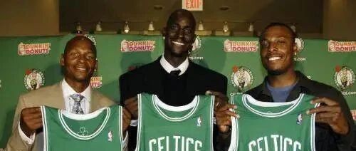 08年总决赛雷阿伦场均20分，命中率超五成，皮尔斯和狼王呢？