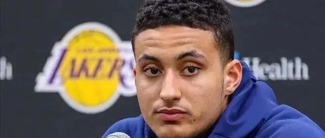 库兹马带节奏嘲讽红队，50%+16+7！联盟可以不止詹姆斯一个老汉