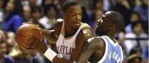 被噩运缠绕的一届：天赋不输乔丹的拜亚斯，为何死于非命？