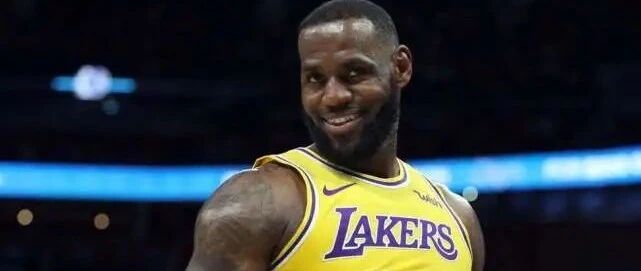 湖人队一缺陷明显，特别是在湖人与骑士队交手，简直是碾压