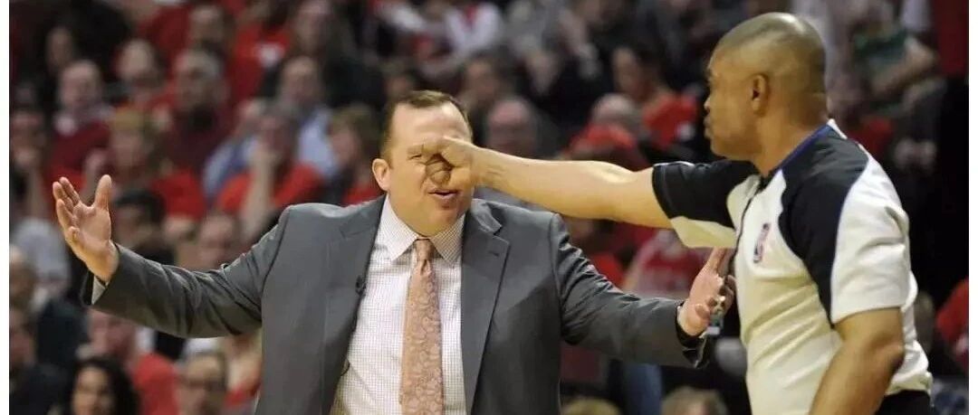 想打裁判的球员不少，但他是唯一一个动手的，他受到什么处罚？