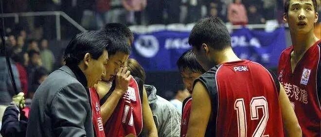 香港飞龙队，只在CBA打了一个赛季，之后为何宣布解散？