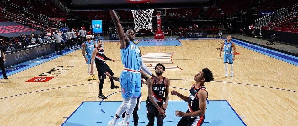 4连胜！狂轰67+24，火箭三巨头打疯了，利拉德空砍30分