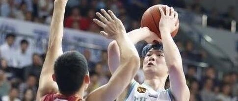 王哲林“袜子门”事件是什么情况，他为何会因一双袜子被禁赛？