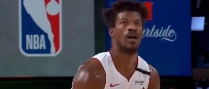 憋屈！凯尔特人领袖是人见人欺，新秀都追着他进攻，要强硬起来