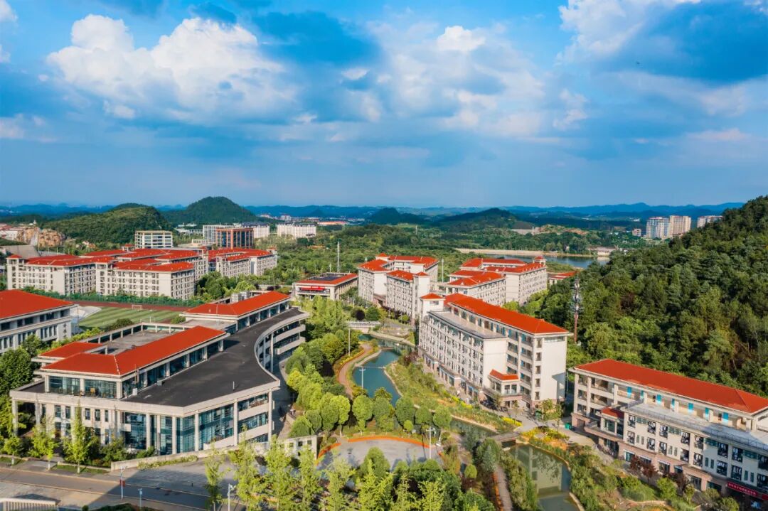 贵州电子科技职业学院深化产教融合 助力贵阳贵安大数据产业发展