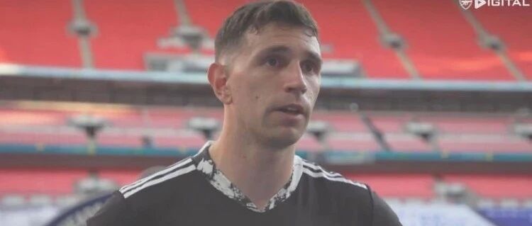 效力10年被外租6次，在阿森纳做了10年替补，他终于熬出了头！