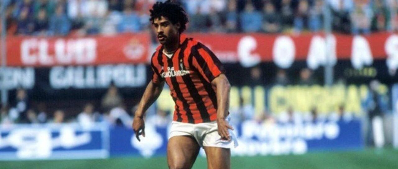 四号位的变革者—“黑天鹅”为什么成为史上最强后腰？