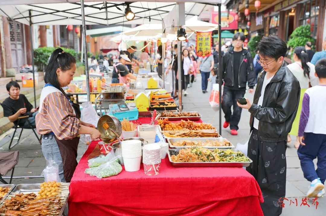 文峰古街内烟火升腾（用）.jpg