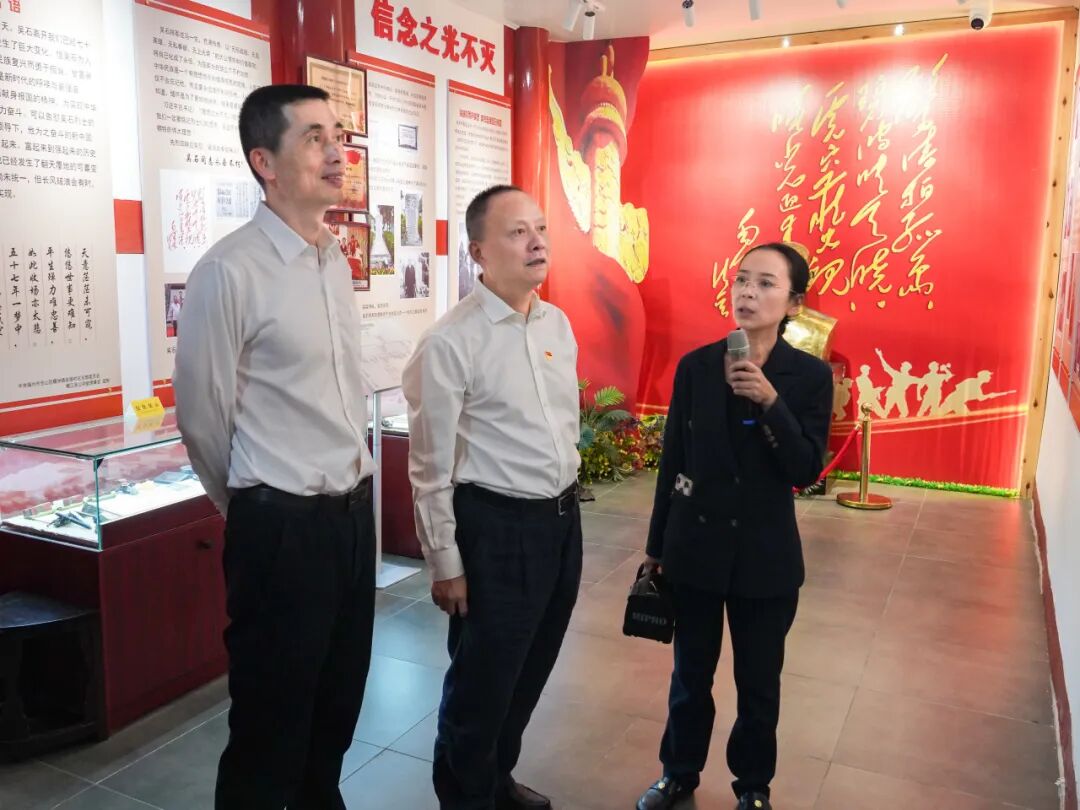 台江区政府党组开展主题党日活动