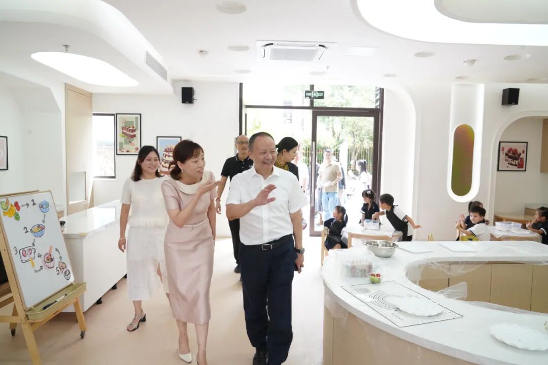 台江区政府主要领导开展教师节走访慰问活动