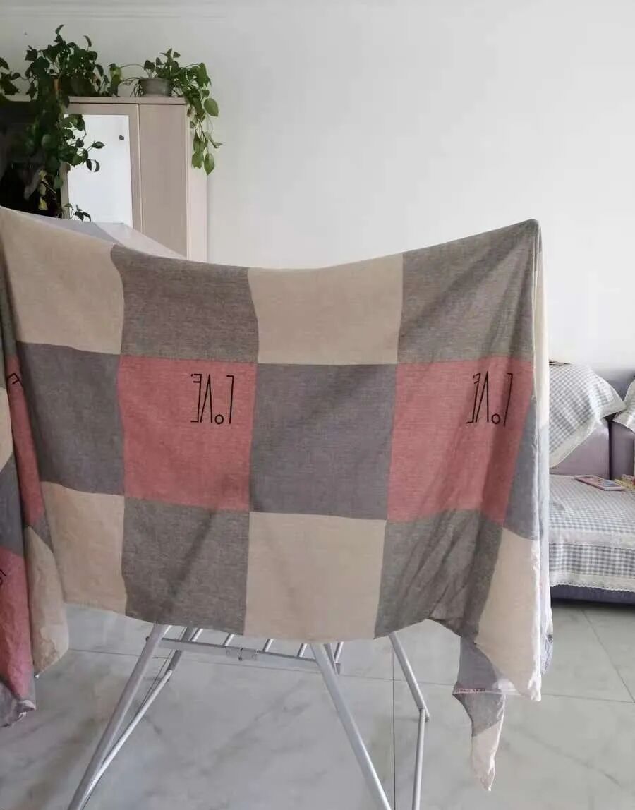 用什么消毒床单被被消毒液腐蚀褪色的衣服不要扔，只需一招就能满血复活，简单易操作！_https://www.jmylbn.com_新闻资讯_第1张