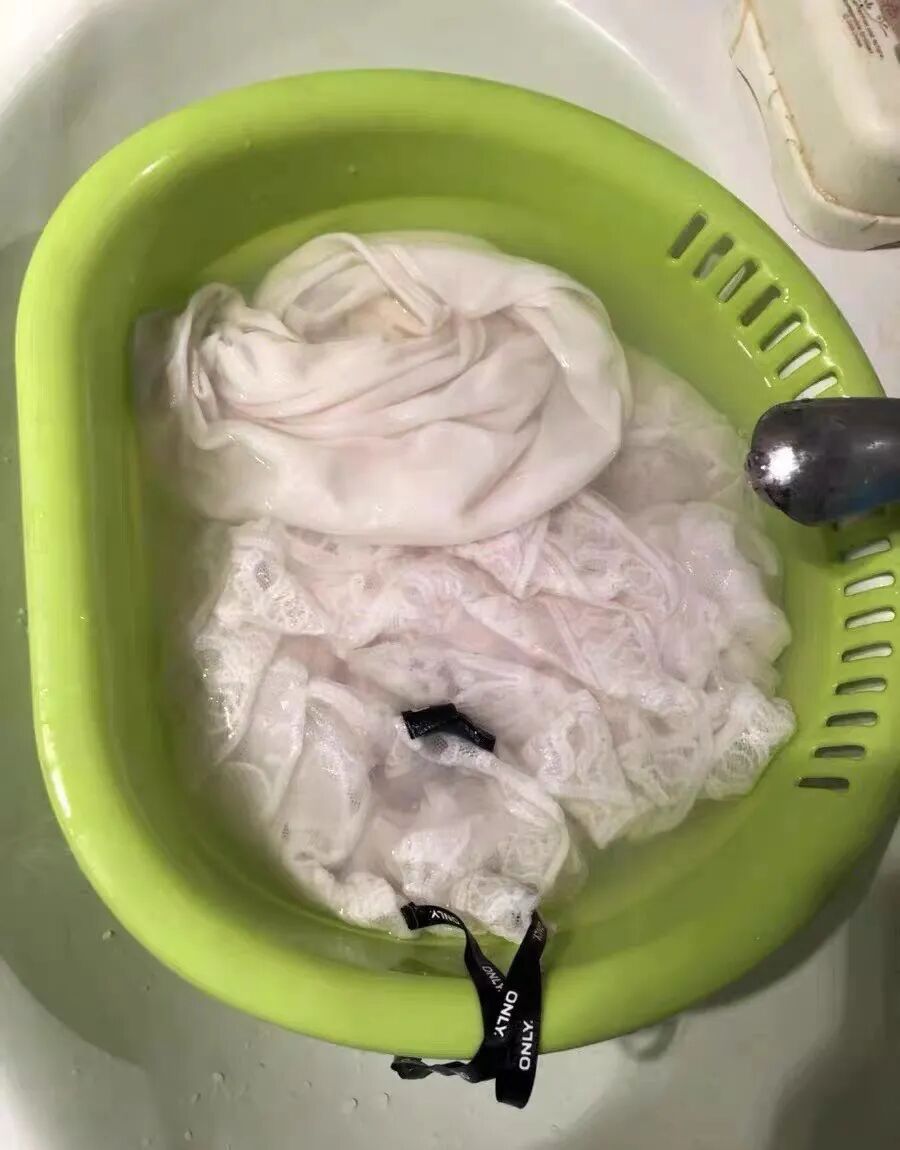 用什么消毒床单被被消毒液腐蚀褪色的衣服不要扔,只需一招就能满血复活,简单易操作!_新闻资讯_第6张_活检穿刺产品网 用什么消毒床单被被消毒液腐蚀褪色的衣服不要扔,只需一招就能满血复活,简单易操作!_https://www.jmylbn.com_新闻资讯_第6张