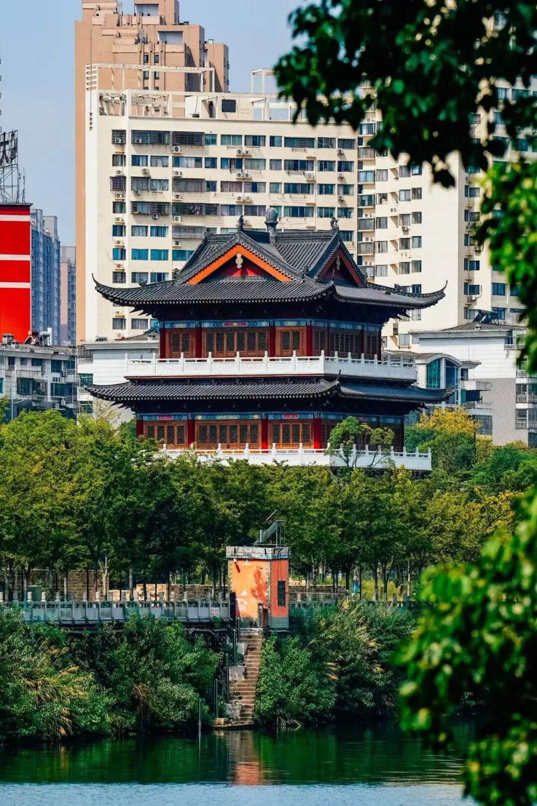 高铁直达，挖到了和昆明齐名的“春城”，4元一碗粉，泡汤江西一绝，安逸又便宜！