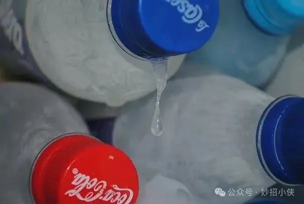 电风扇上装矿泉水瓶制冷效果堪比空调