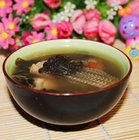 冬季咽喉肿痛　试试药膳汤