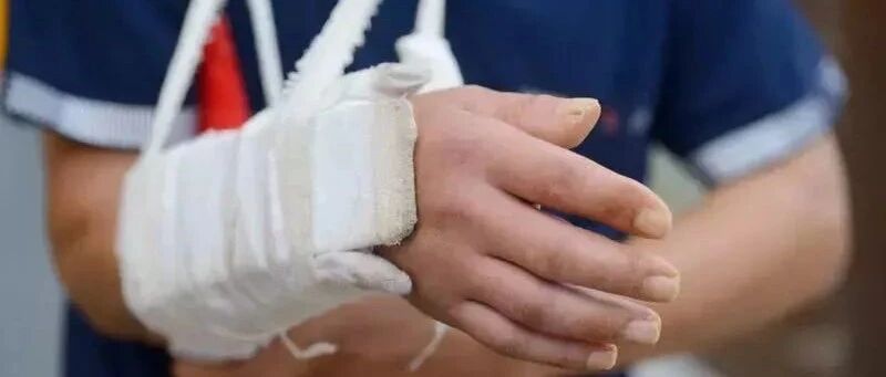 手腕骨折，这个手势助康复，伤后一周内就要做起来