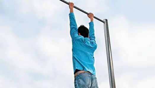 吊单杠治疗腰突症,有这些情况可千万别练-友友