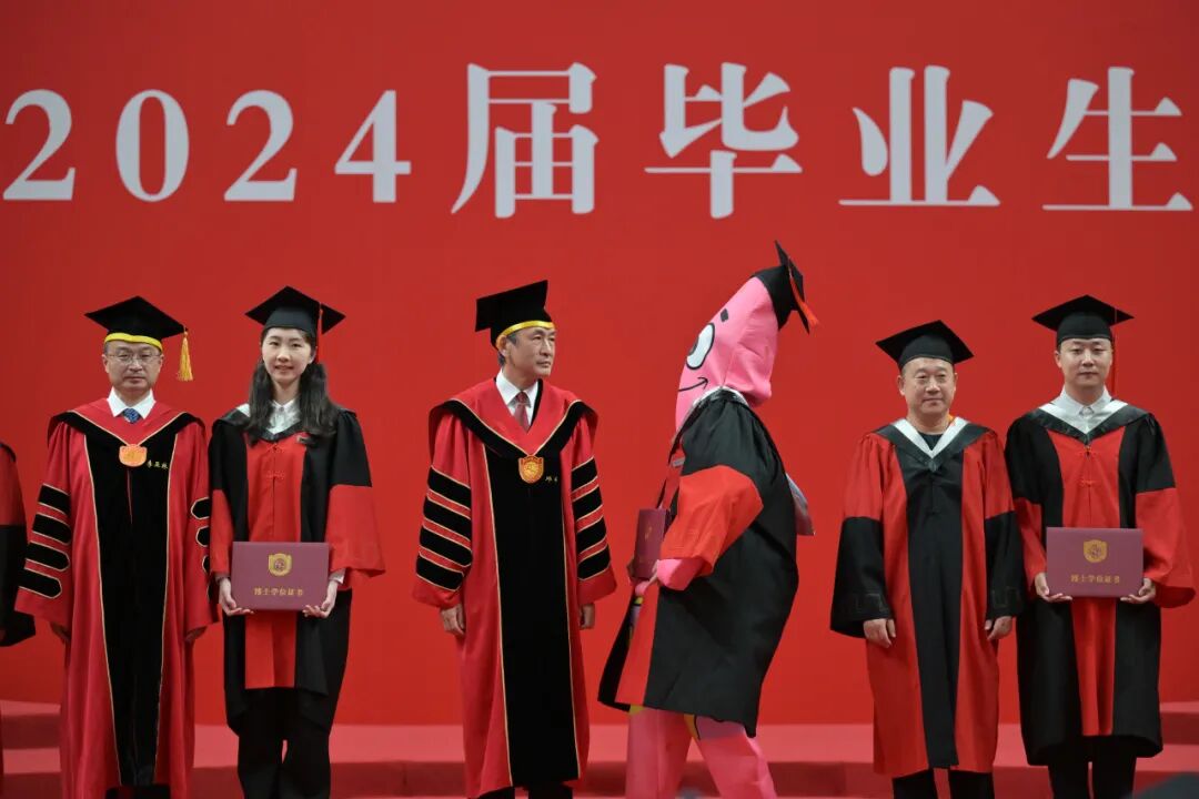 火爆全网的“派大星”博士，找到了！