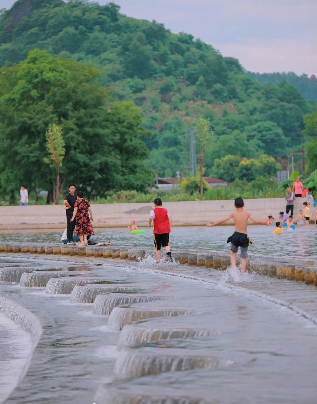 【慢享山水●轻奢度假西溪森林温泉】￥699纯玩3天~泡原生态森林温泉+享无边际温泉池、金秋赏银杏黄金大道、千年古老原始瑶寨