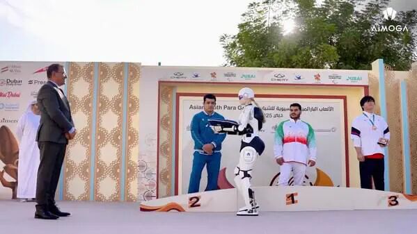 2025亚洲青年残运会颁奖仪式中，墨甲机器人首次担任颁奖助手